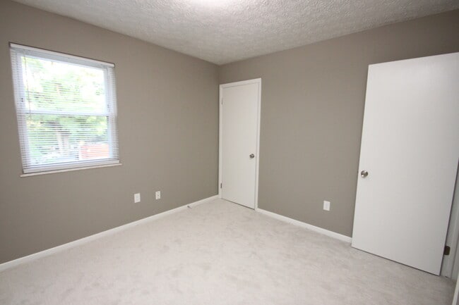 Building Photo - 315 Forest St