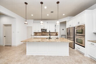 Building Photo - 10410 Mossback Pine Rd