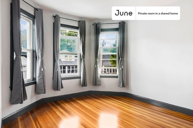 Foto del edificio - Private bedroom in 4 bed/2 bath Home