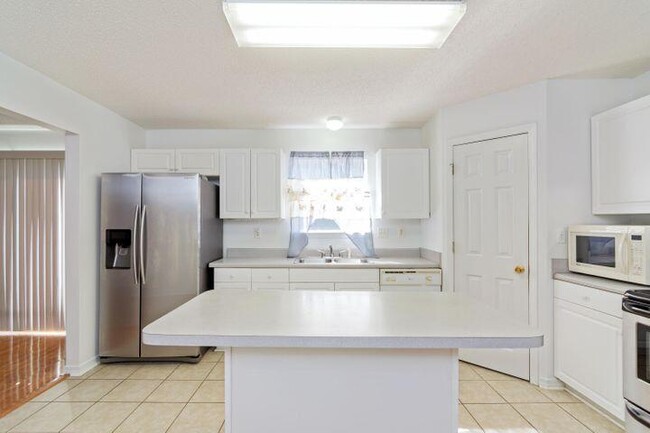 Building Photo - 411 Christopher Dr