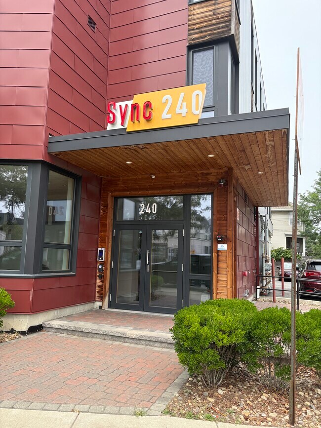 Foto del edificio - 240 Salem St