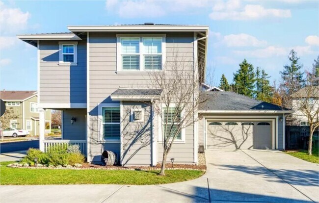 Building Photo - Lovely 3 Bedroom Home in NW Santa Rosa