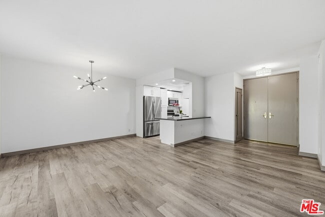 Foto del edificio - 1131 Alta Loma Rd