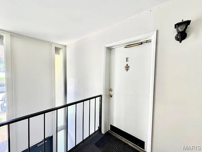 Building Photo - 7601 Hazelcrest Dr