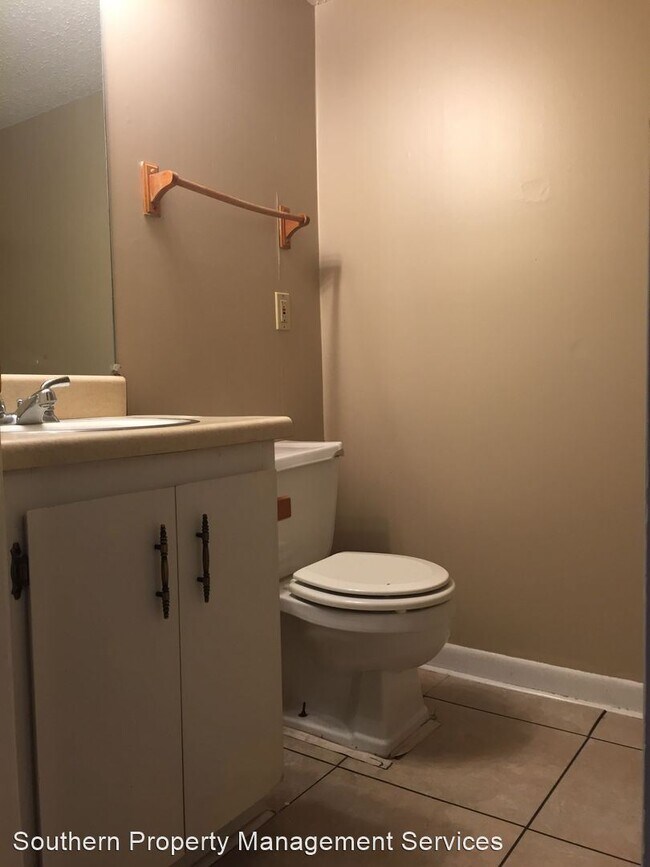 Building Photo - 2 br, 1.5 bath House - 113 Valley Road