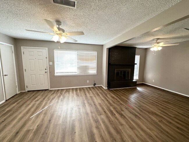 Foto del edificio - 3 Bed 2 Bath Home Ready To Rent ASAP!