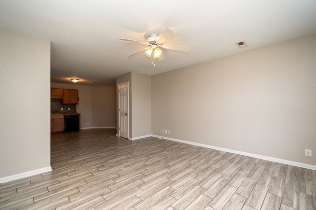 Building Photo - 137 Maureen Dr