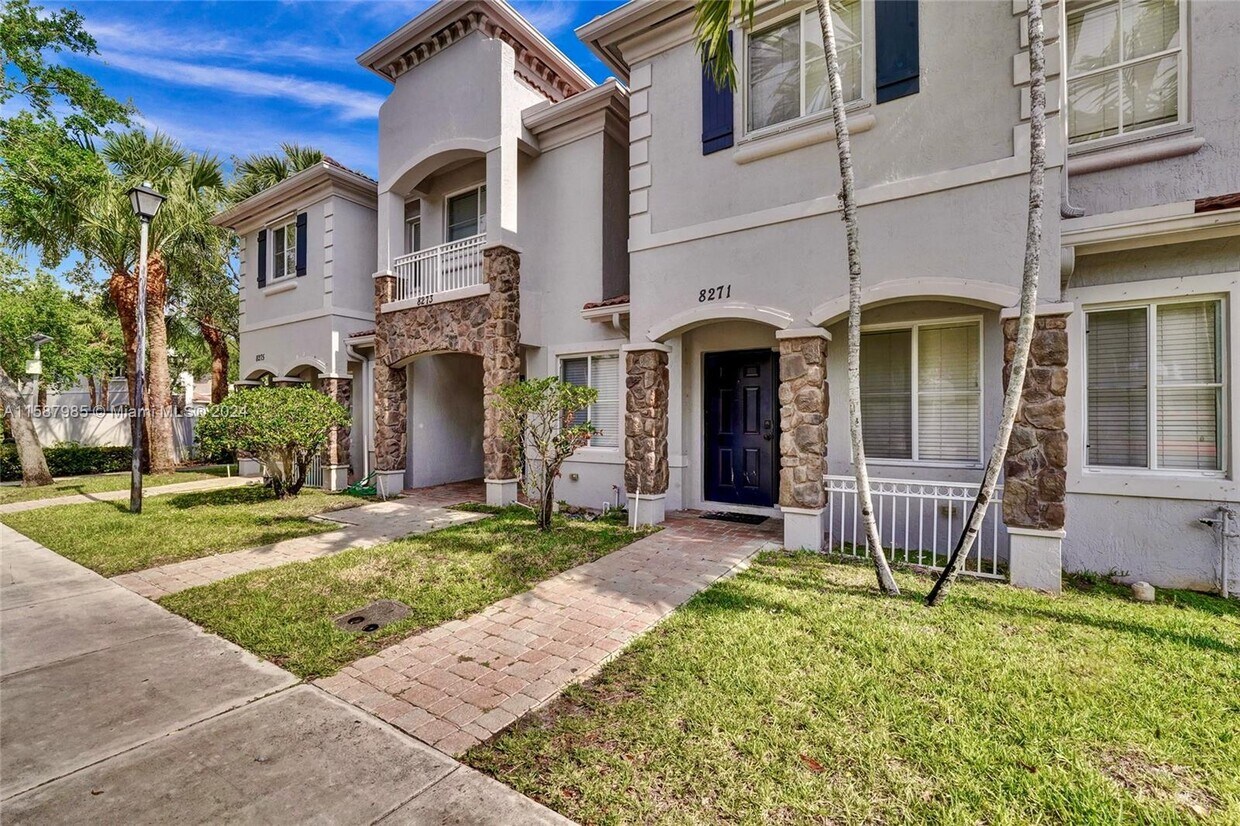 Foto principal - 8271 SW 29th St
