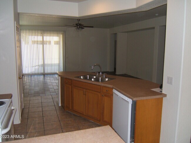 Foto del edificio - 9238 W Milkweed Loop