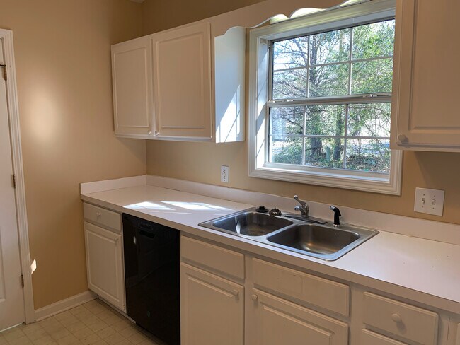 Building Photo - $1,495 Mo. - Pet Friendly, 3 Bedroom, 2 Ba...