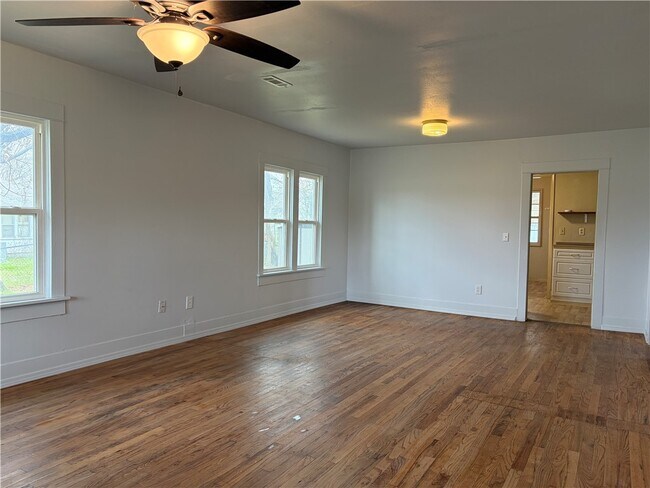 Foto del edificio - 2255 E Huntsville Rd