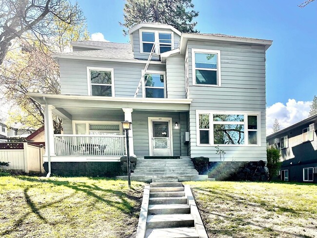 Building Photo - Gorgeous Remodeled 1 Bed, 1 Bath on South ...
