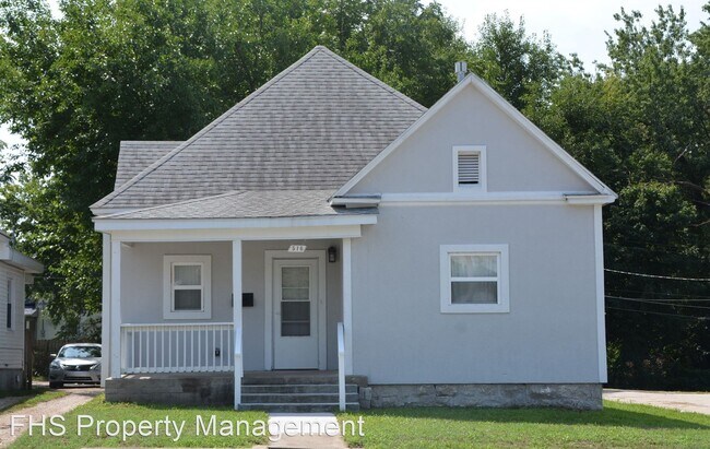 Building Photo - 3 br, 1 bath House - 516 W Division St