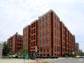 Building Photo - Senate Square