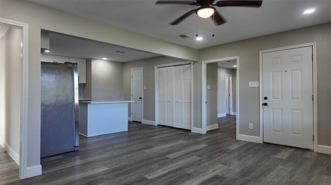 Foto del edificio - 917 Temple Dr