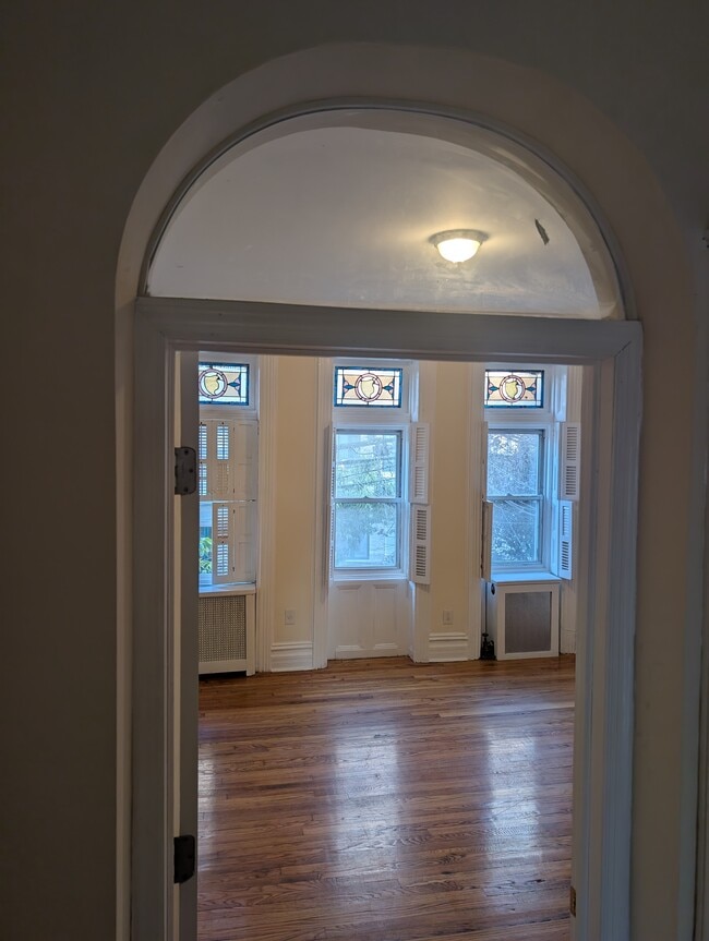 Building Photo - 432 E 136th St