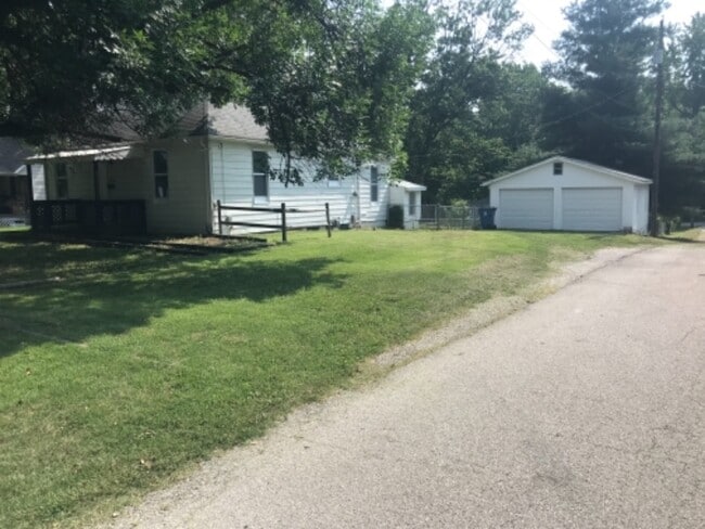 Building Photo - 313 Staunton Rd