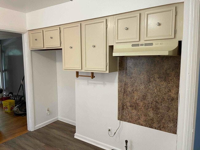 Building Photo - 18682 Bloom St