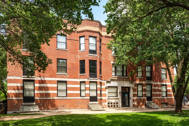 Building Exterior - Melrose Apartments