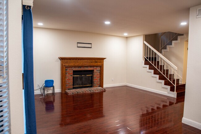 Building Photo - 675 Folsom Cir