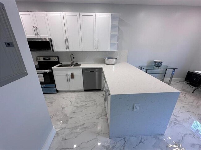 Foto del edificio - 2884 SW 17th St