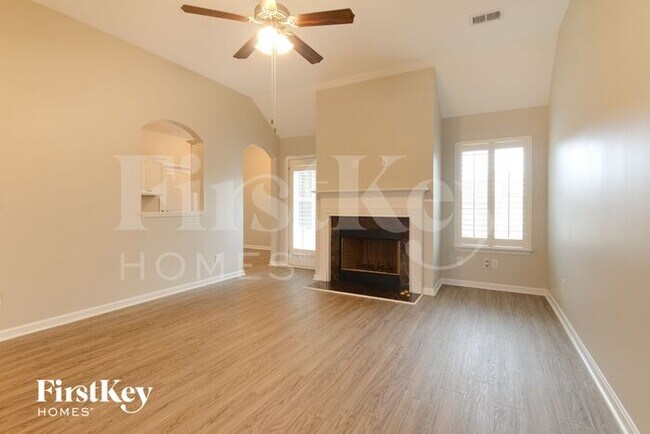Foto del edificio - 1027 Deerwood Cir