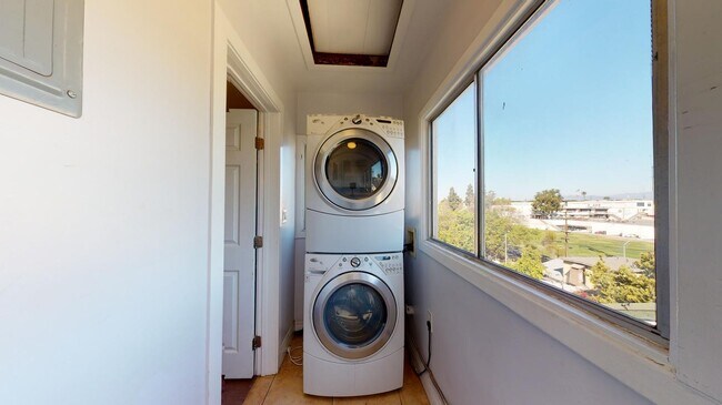 Building Photo - Freshly renovated Boyle Heights home with ...