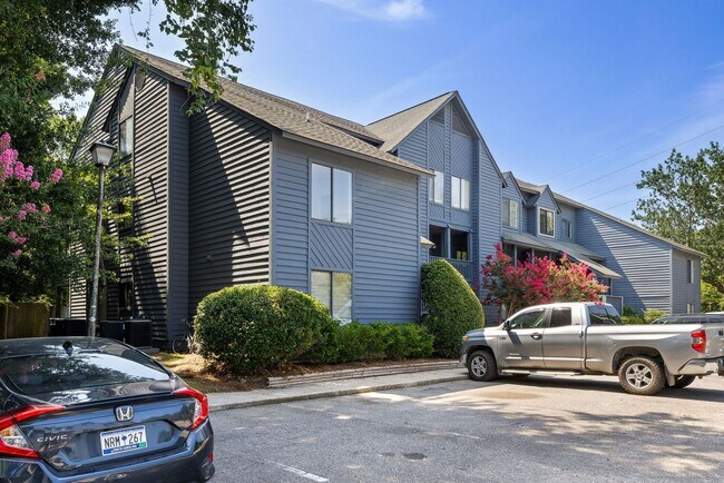 Foto del edificio - Available now. Beautifully updated 3 BR/2....