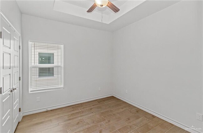 Building Photo - 215 Diamond Head Ave
