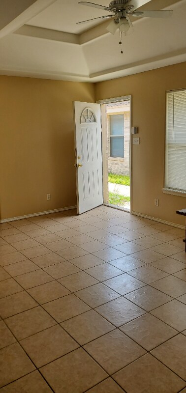 Building Photo - 904 S Palm Dr