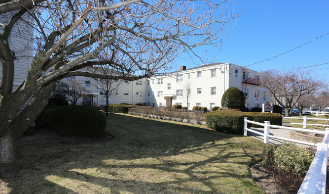 Foto del edificio - Maple Crest Apartments at Valley Stream