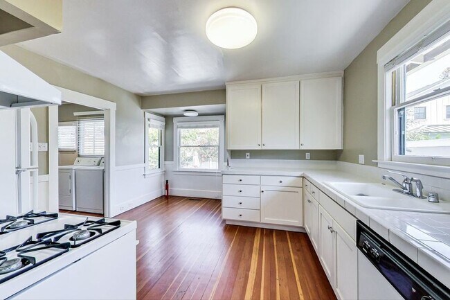 Foto del edificio - 2 Bedroom, 1 Bath + Office - Downtown Palo...