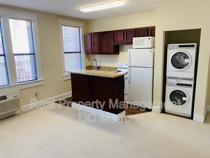 Primary Photo - 815 Maryland Ave NE