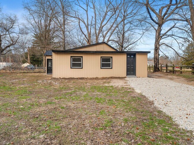 Foto del edificio - Secluded & Stunning: Move-In Ready 3-Bedroom Home with Bonus Rooms & Private Yard