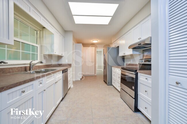 Foto del edificio - 971 Buttercup Terrace