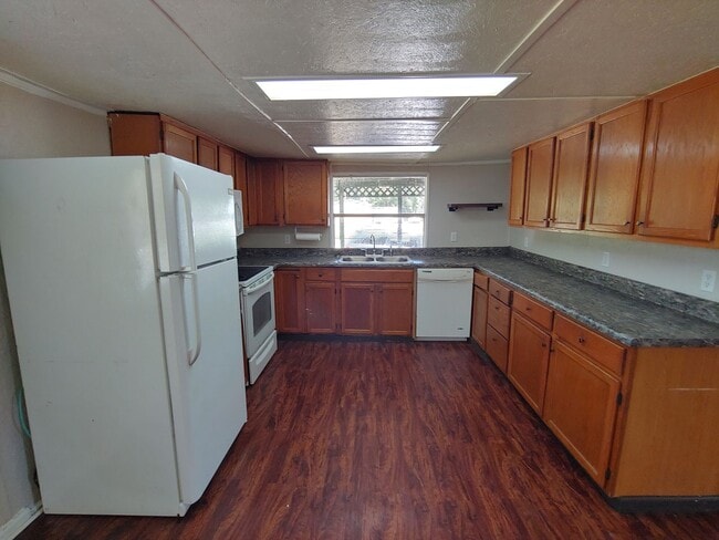 Foto del edificio - 3BR/1BA MH close to I10 and Navy Federal C...