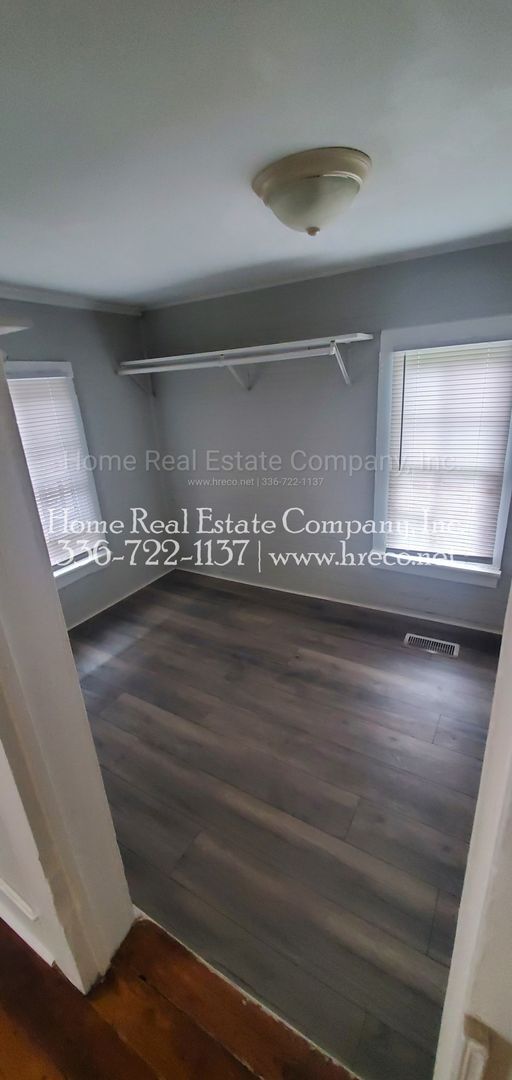 Foto del edificio - 1137 E 23rd St