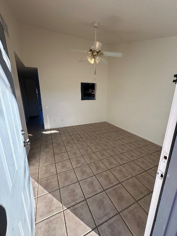 Building Photo - 2641 N Palo Verde Ave