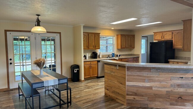 Building Photo - 156 Co Rd 296