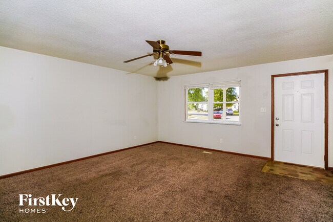 Foto del edificio - 8631 Pleasant Creek Ct