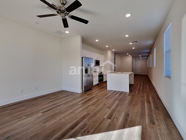 Building Photo - 541 Silverbell Falls Pl