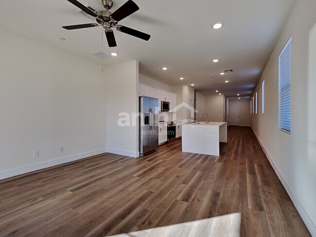 Foto del edificio - 541 Silverbell Falls Pl