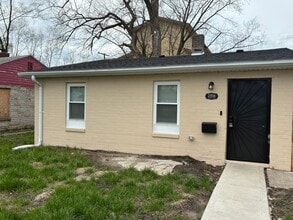 Building Photo - 2306 Vermont St