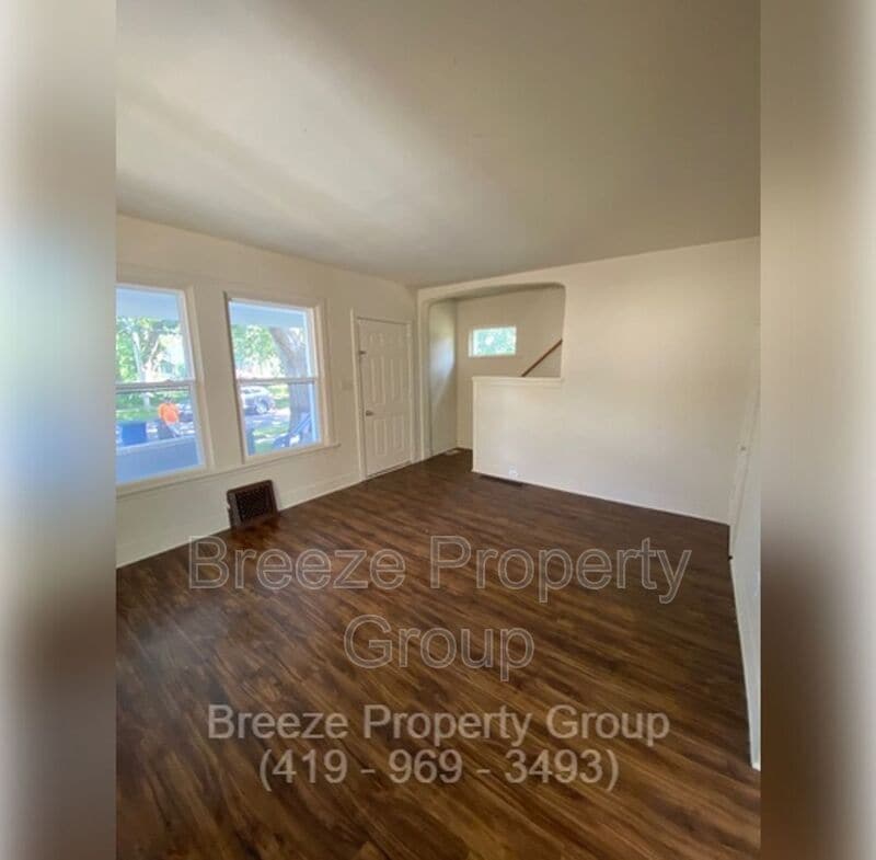 Primary Photo - 142 S Detroit Ave