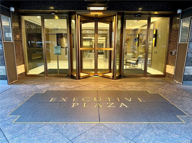 Building Photo - 150 W 51st St