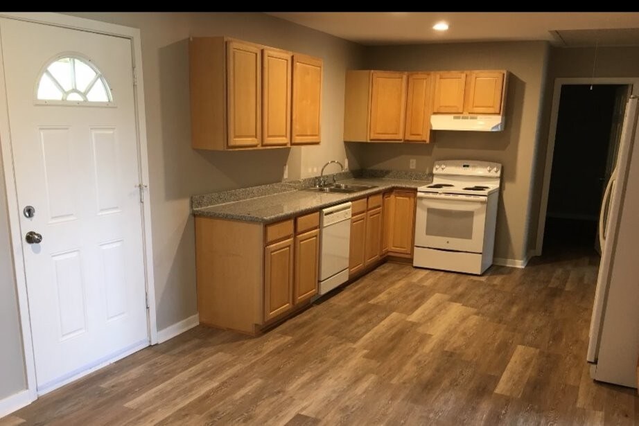 Main Area - 21527 Binford Rd