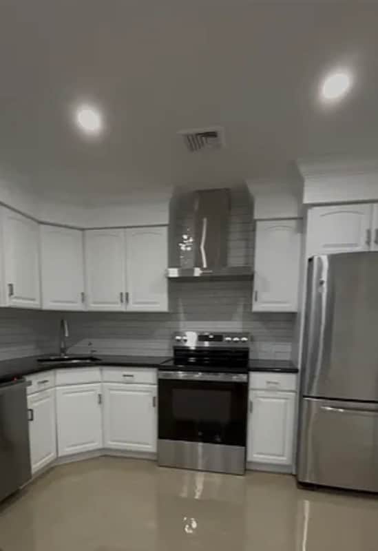 Building Photo - 15 St George Dr