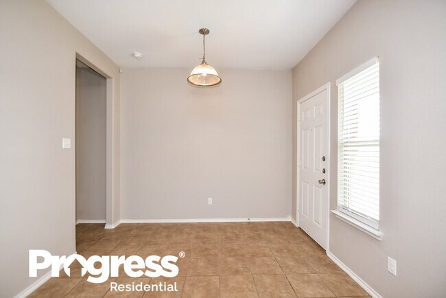 Building Photo - 1200 Silver Maple Ln