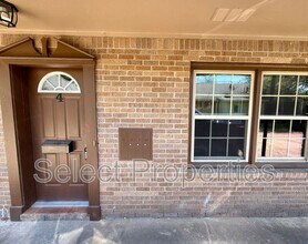 Building Photo - 819 W Matthews Ave