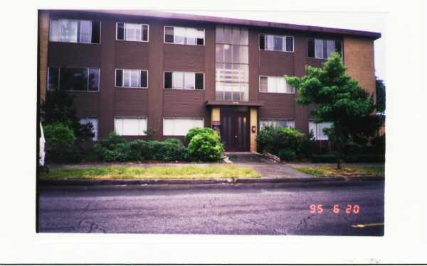 Primary Photo - Pinnacle Apartments